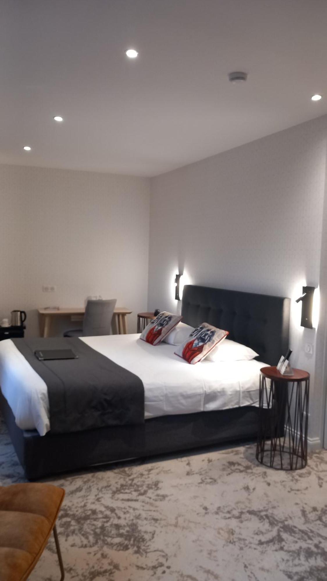 Logis Hotel & Restaurant - Les Hauts De Montreuil Montreuil  Zewnętrze zdjęcie